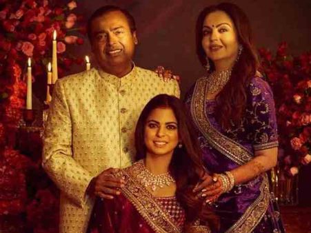 રાજકારણના લોકો પણ પહોંચ્યા ઈશાના લગ્નમાં રાજકારણના લોકો પણ પહોંચ્યા ઈશાના લગ્નમાં