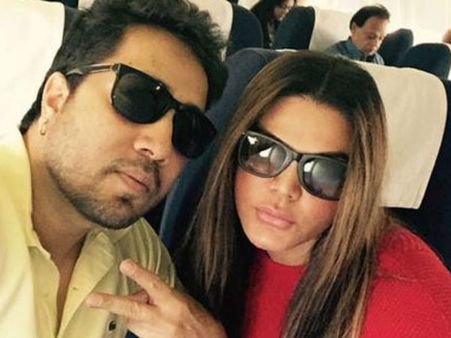 સોશિયલ મીડિયા પર રાખીનો વીડિયો વાયરલ