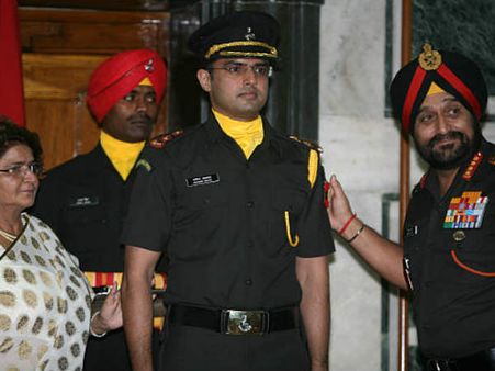 એક રાજનેતા અને એક ફોજી પણ છે સચિન