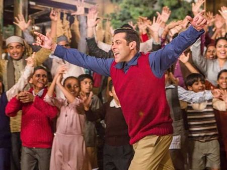 સતત 12 ફિલ્મો 100 કરોડના ક્લબમાં