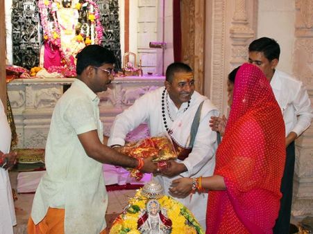 જીતનો આશીર્વાદ લેવા માટે ત્રિપુર સુંદરી મંદિર પહોંચી વસુંધરા રાજે