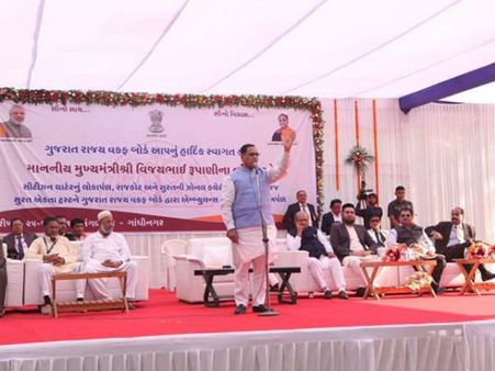 વિવિધ શાળાઓમાં વિદ્યાર્થીઓ સાથે વિડીયો કોન્ફરન્સ