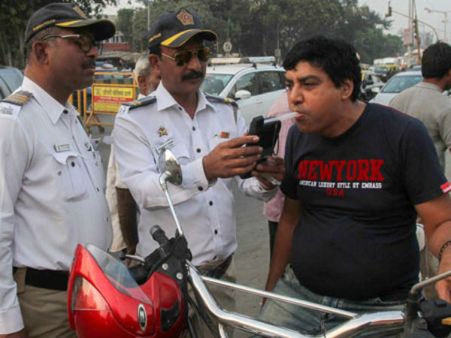 ડ્રિન્ક એન્ડ ડ્રાઈવથી બચવા માટે અપનાવો આ 10 ઉપાય