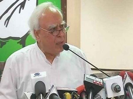 આલોક વર્મા પર કપિલ સિબ્બલનું વ્યંગ