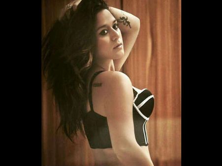 લાઈમલાઈટ થી દૂર 