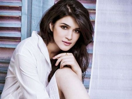 કૃતિએ અક્ષય કુમારની ફિલ્મ છોડી કૃતિએ અક્ષય કુમારની ફિલ્મ છોડી