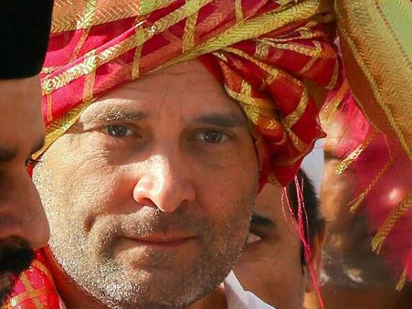 બ્લેકમેલ કરી રહ્યા છે મોદી