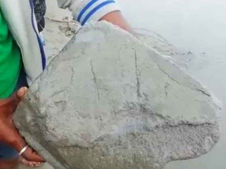 ગંગામાં રામ નામના પથ્થર તરતા જોવા મળ્યા, લોકો ચકિત થયા