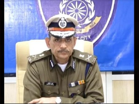 હવે સુરતના પોલીસ કર્મચારીઓ લઈ શકશે વિકલી ઑફ, કમિશ્નર સતીશ શર્માએ કરી ઘોષણા