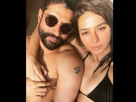 હોટ એન્ડ ગ્લેમરસ શિબાની દાંડેકર, જેના ફરહાન અખ્તર સાથે લગ્ન થશે