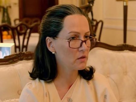 ફિલ્મમાં તથ્યો સાથે છેડછાડનો આરોપ ફિલ્મમાં તથ્યો સાથે છેડછાડનો આરોપ