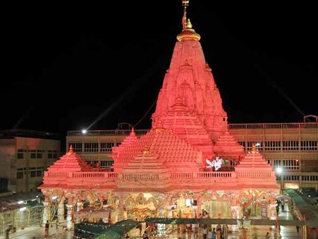 મુખ્ય શિખર સ્વર્ણ મંદિર જેવુ