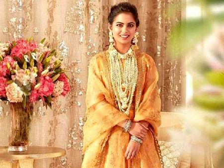 લગ્નના 20 દિવસ બાદ સામે આવ્યા ઈશા અંબાણીના હલ્દી રસમના સુંદર ફોટા