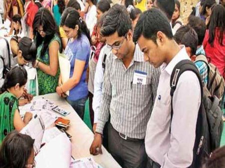 મહિલાઓ અને પુરુષોમાં લિંગ પક્ષપાતના અનુભવોની વાત સામે આવી