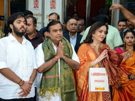 આ છે અંબાણી પરિવારની 5 પુત્રવધુઓ, જાણો લગ્ન પહેલા શું કરતી હતી?