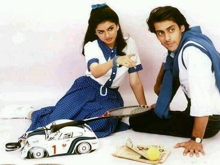 સલવાર કમીઝ સિવાય કંઈ નહિ સલવાર કમીઝ સિવાય કંઈ નહિ