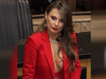 બ્રાઝિલની મહિલા સાંસદના ડ્રેસને લઈ મચ્યો બબાલ