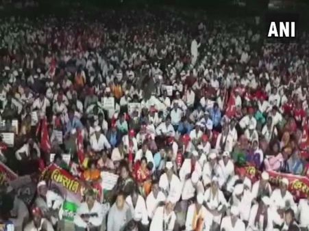 મહારાષ્ટ્રમાં ફરીથી રસ્તા પર ઉતર્યા અન્નદાતા, નાસિક પહોંચ્યા 7500 ખેડૂતો