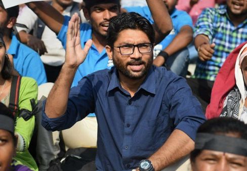 જિગ્નેશ મેવાણીને ચીફ ગેસ્ટ બનાવતા વાર્ષિકોત્સવ થયો રદ, પ્રિન્સિપાલે આપ્યુ રાજીનામુ