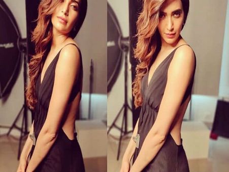 કરિશ્મા તન્નાની બિકીનીમાં લેટેસ્ટ ફોટો, સ્વિમિંગ પૂલમાં આગ લગાવી