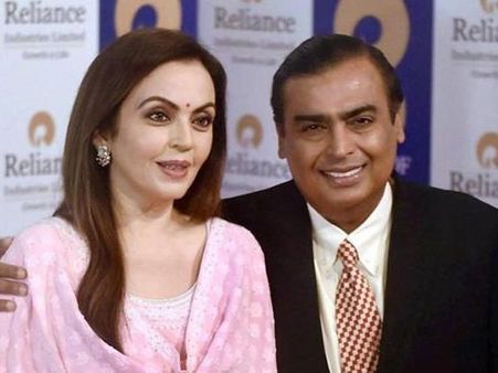 શહીદોના પરિવારોની મદદ માટે સામે આવ્યું રિલાયન્સ ફાઉન્ડેશન