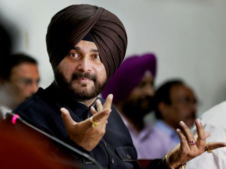 અર્ચના પૂરણ સિંહએ સિદ્ધુની જગ્યા લીધી? અર્ચના પૂરણ સિંહએ સિદ્ધુની જગ્યા લીધી?