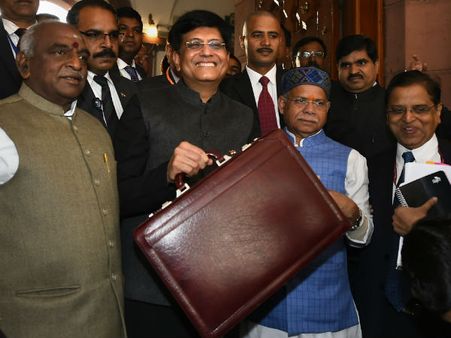 Budget 2019: ખેડૂતોને દર વર્ષે 6 હજાર રૂપિયા આપવાની ઘોષણા