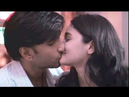 સેન્સર બોર્ડને ન ગમી રણવીર સિંહ અને આલિયા ભટ્ટની કિસ, સીન પર ફેરવી દીધી કાતર