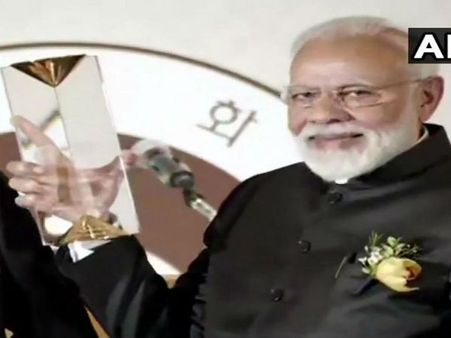 નાગરિકોને સમર્પિત કર્યો પુરસ્કાર નાગરિકોને સમર્પિત કર્યો પુરસ્કાર