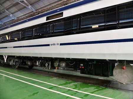 Train 18: અજબ ભાડું, જવા માટે વધુ અને પરત ફરવા માટે ઓછું