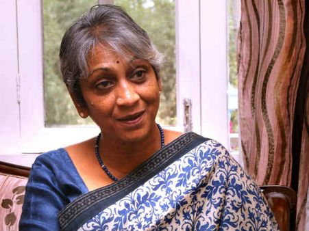 એકે-47 વચ્ચે પણ ચાલુ હતી સેવા એકે-47 વચ્ચે પણ ચાલુ હતી સેવા