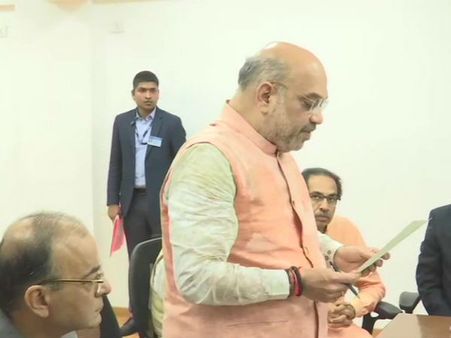 ગાંધીનગરથી અમિત શાહે પોતાની ઉમેદવારી નોંધાવી