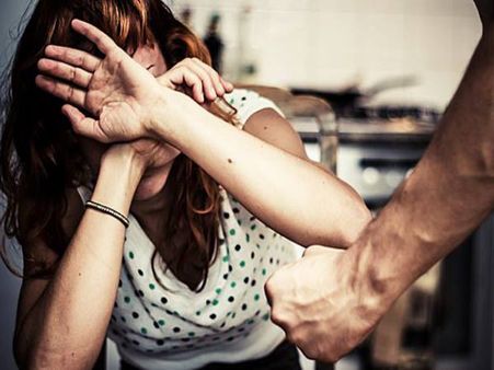 પત્ની પર ચોપરથી હુમલો કર્યો