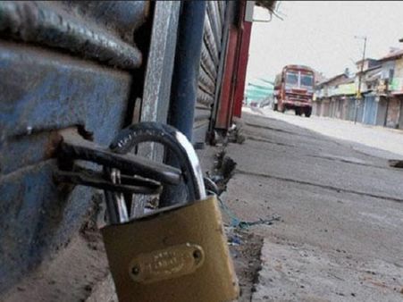 Live: 13 પોઈન્ટ રોસ્ટરના વિરોધમાં ભારત બંધ, પ્રયાગરાજમાં સપાના કાર્યકરોએ ટ્રેન રોકી