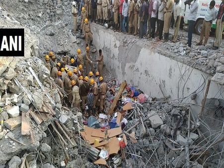 ધારવાડ બિલ્ડિંગ દુર્ઘટનામાં 3 દિવસે જીવતો નિકળ્યો શખ્સ, 14નાં મોત