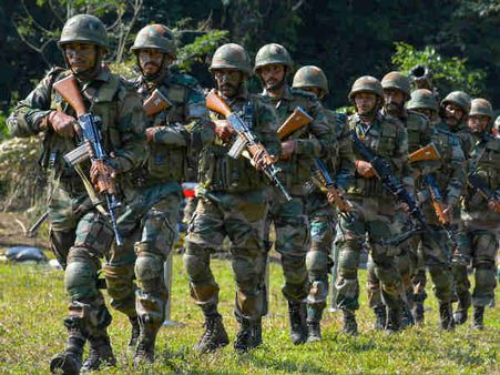 ઘણા પ્રકારના ઈક્વિપમેન્ટ્સની મદદ