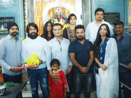 આખી ટીમે પૂજા કરી આખી ટીમે પૂજા કરી