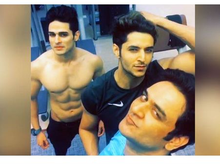 લૉકર રૂમની તરફ 