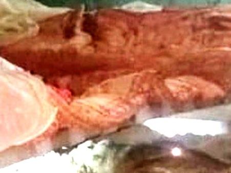 જ્યારે ખાટલા નીચે દેખાઈ ચમકતી વસ્તુ જ્યારે ખાટલા નીચે દેખાઈ ચમકતી વસ્તુ