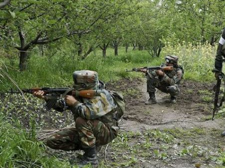 એન્કાઉન્ટરમાં ચાર નક્સલીઓ ઠાર એન્કાઉન્ટરમાં ચાર નક્સલીઓ ઠાર