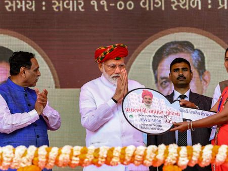 ખેડૂતોને કોંગ્રેસ મૂર્ખ બનાવી રહી છે 