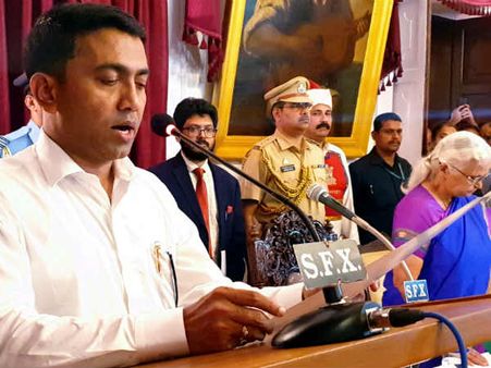 ગોવાના નવા મુખ્યમંત્રી બન્યા પ્રમોદ સાવંત, 11 કેબિનેટ મંત્રીઓએ પણ લીધા શપથ