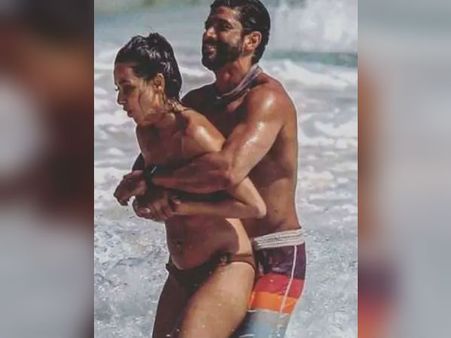 શિબાની દાંડેકર હાલમાં ફરહાન અખ્તર સાથે બિકીનીમાં જોવા મળી