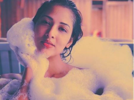 યે હૈ મોહબ્બતેંની રોશનીએ બાથટબમાં લગાવી આગ, 7 હૉટ તસવીરો વાયરલ