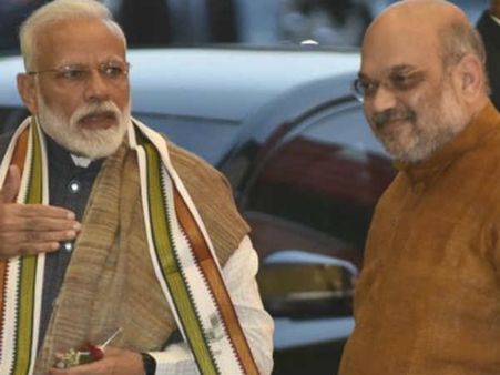 પોલિટિકલ સ્ટાર બનાવ્યા પોલિટિકલ સ્ટાર બનાવ્યા