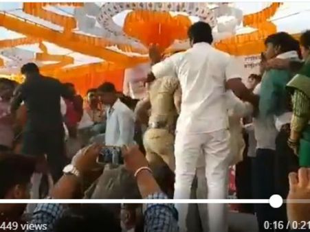 ઘણા નેતા હતા મંચ પર