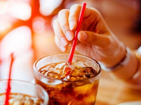 બીજા મિત્રોની ગર્લફ્રેંડ સાથે તુલના કરી બીજા મિત્રોની ગર્લફ્રેંડ સાથે તુલના કરી