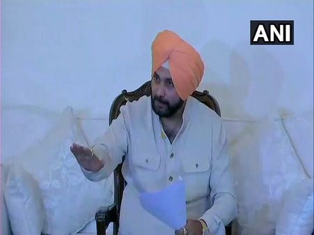 વાત કરોડોની, દુકાન પકોડાની, સંગત ભગોડાની' વાત કરોડોની, દુકાન પકોડાની, સંગત ભગોડાની'