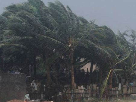 ચક્રવાત ફાનીથી ઓરિસ્સાના તટીય વિસ્તારને ખતરો ચક્રવાત ફાનીથી ઓરિસ્સાના તટીય વિસ્તારને ખતરો