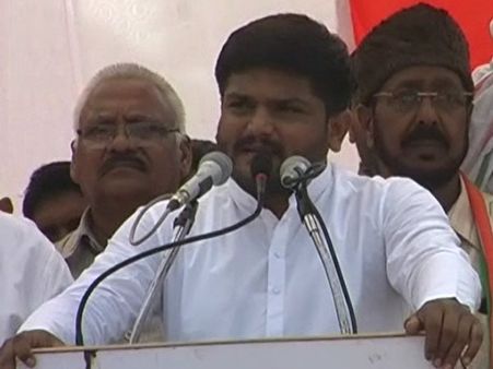 Video: હાર્દિક પટેલનો પીએમ મોદી પર હુમલો - ભાજપવાળા બંધારણ ખતમ કરવા માંગે છે..